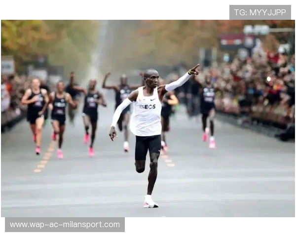 马拉松选手突破极限，赛后直接累瘫地上